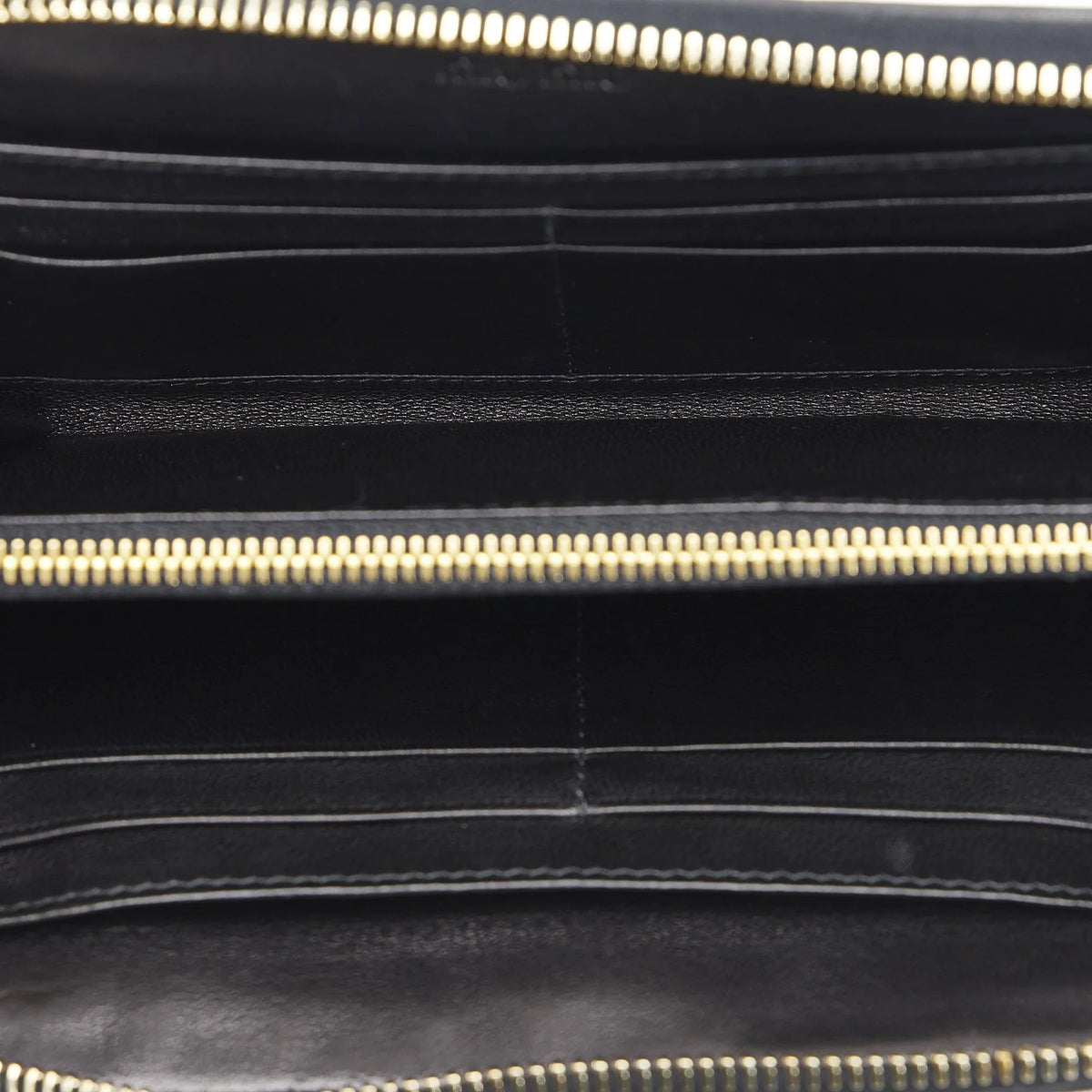 Pre-Owned Authenticated Miu Miu Grommet Zip Around Wallet Calf Leather Red Long Wallets Unisex (Good)