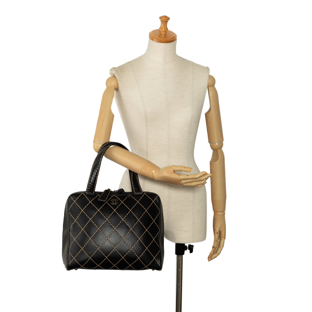 Pre-Owned Authenticated Chanel CC Wild Stitch Handbag Lambskin Leather Black Top HandleBag Unisex (Good)