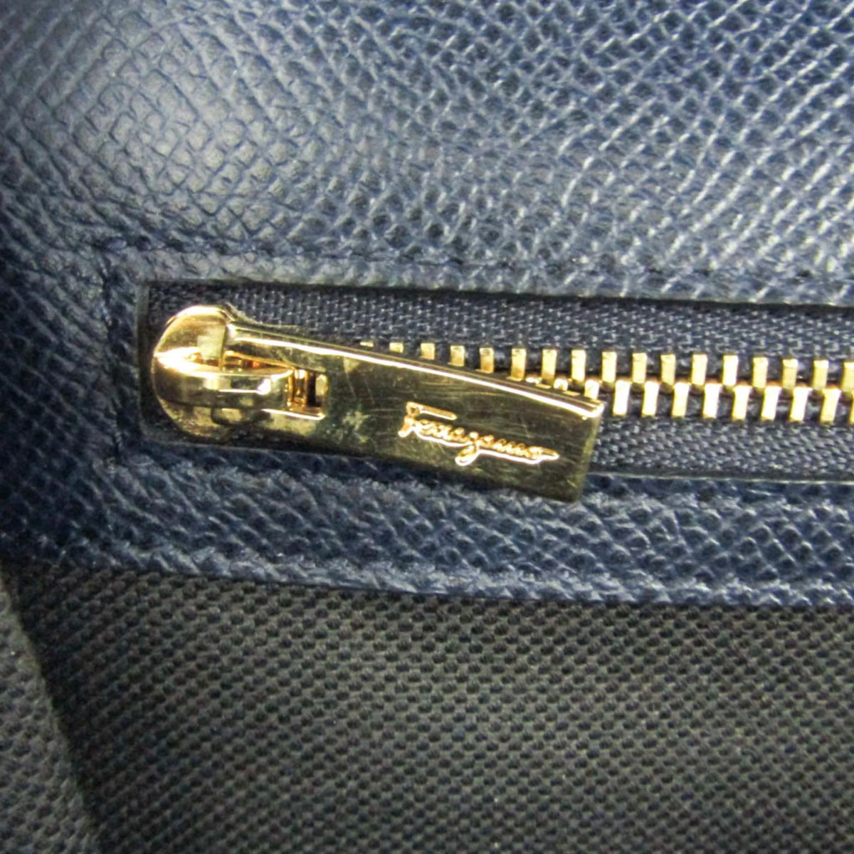 Pre-Owned Salvatore Ferragamo Vara AU-21 0011 Women's Leather Shoulder Bag Navy (Good)