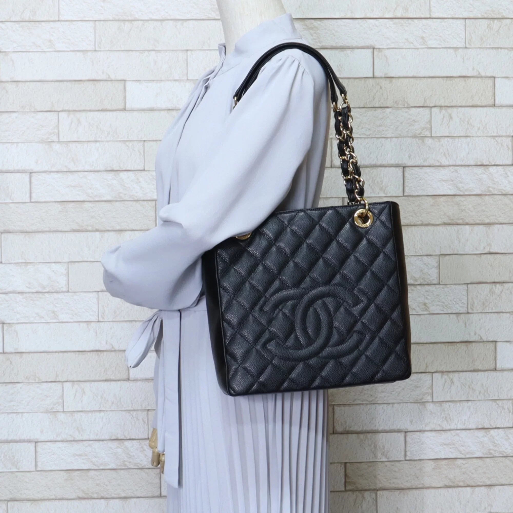 Pre-Owned Chanel CHANEL chain shoulder bag leather black ladies (Good)